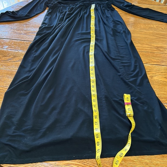 Bellatrix black maxi dress. Long sleeves with side pockets. New w/Tag. Size 1X - Picture 9 of 12